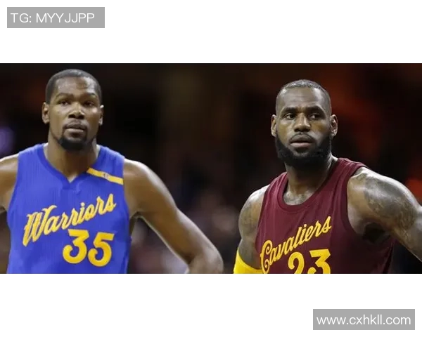 杜兰特与足球明星同框合影展现体育巨星的友谊与魅力