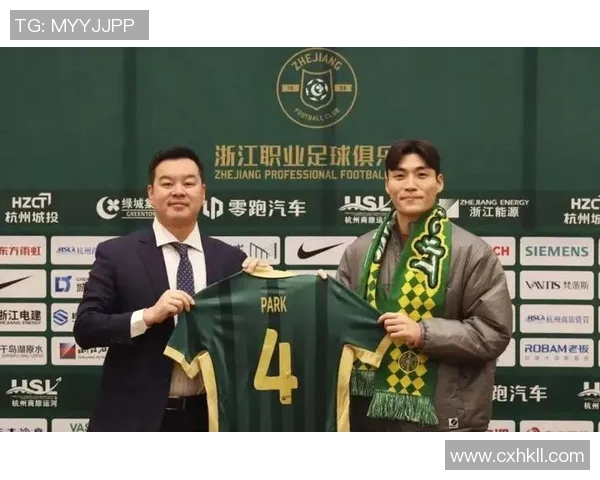 足球明星官宣新赛季加盟消息引发球迷热烈期待与关注